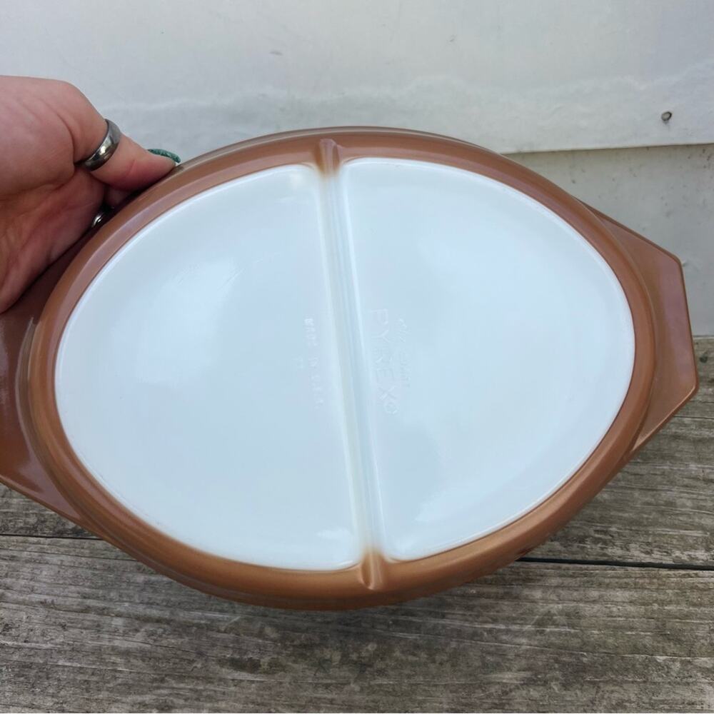 Pyrex Early American #27 divided casserole dish brown gold metallic pattern - Picture 4 of 9